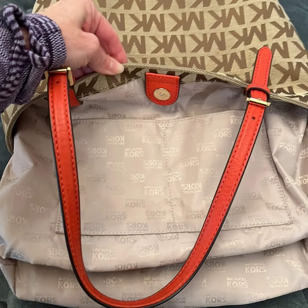 Michael Kors Jet Set Tote Signature Canvas Logo with mandarin leather straps